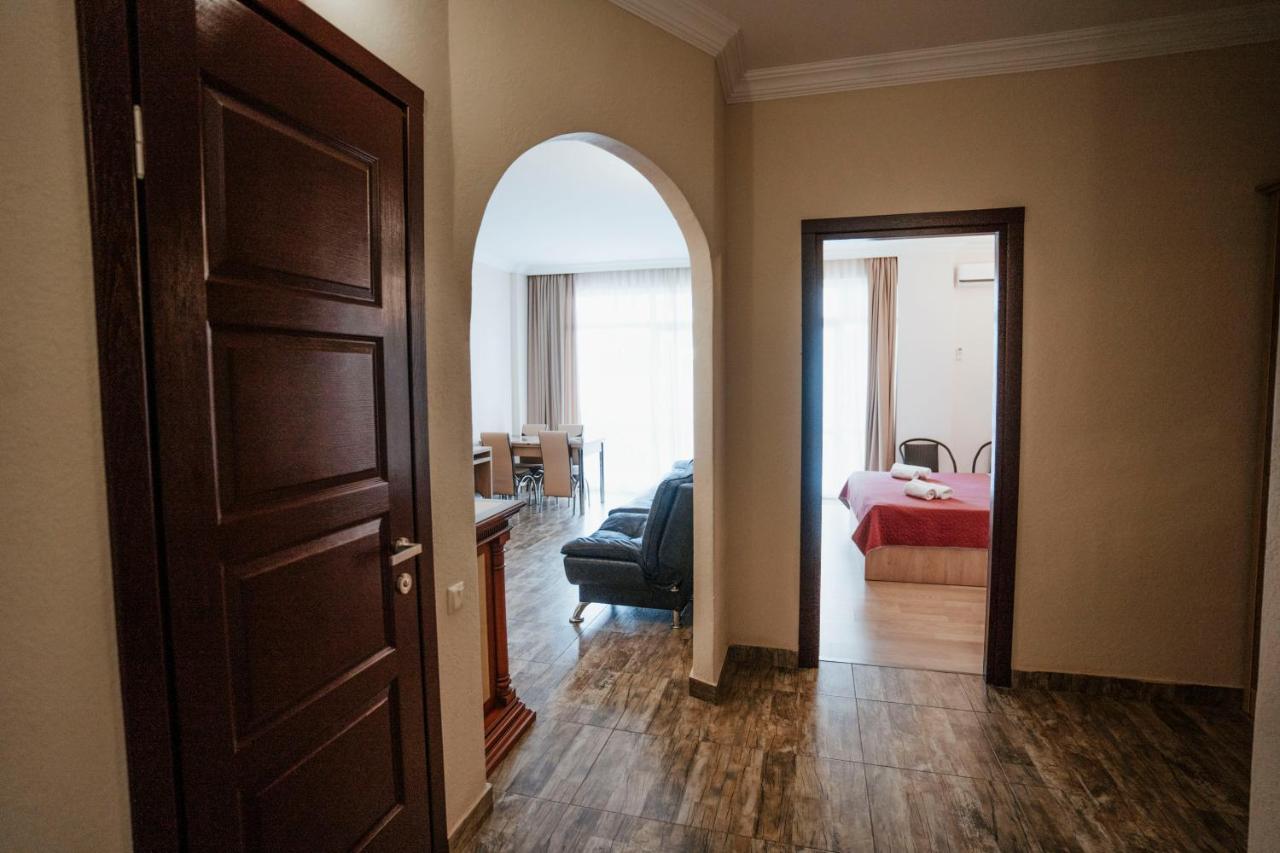 Hotel General บาทูมิ ภายนอก รูปภาพ